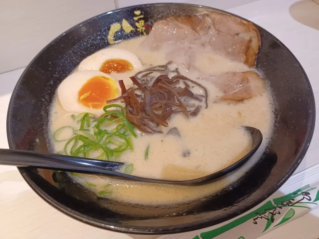 超有名×駅近く】福岡県のおすすめ博多ラーメン店20選！※2025年